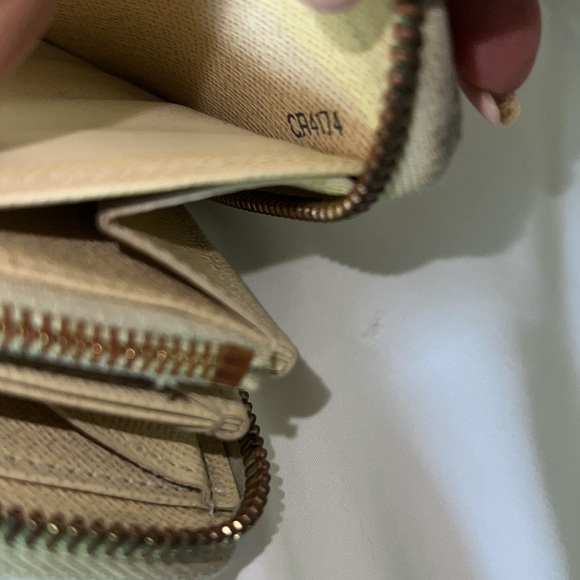 Louis Vuitton Damier Azur long Zippy Wallet-Authentic - Picture 3 of 12